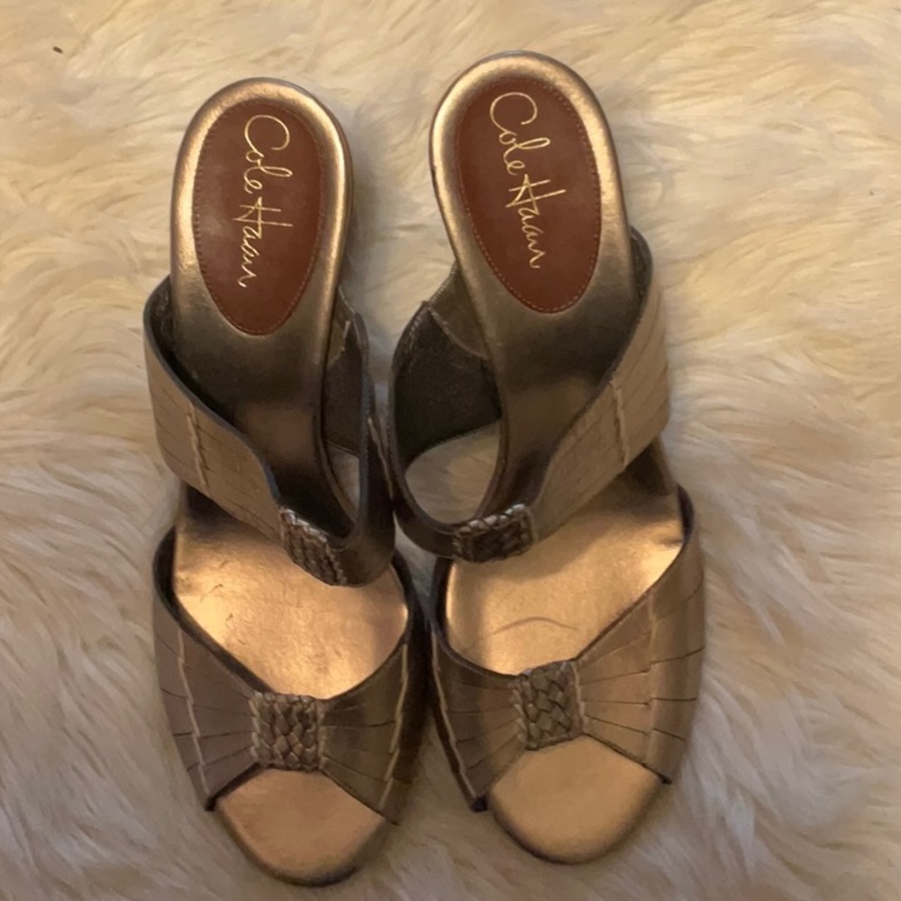 Cole Hann Nikeair Women’s Trendy Metallic Pale Gold Slip On Wedge Sandal Size 11